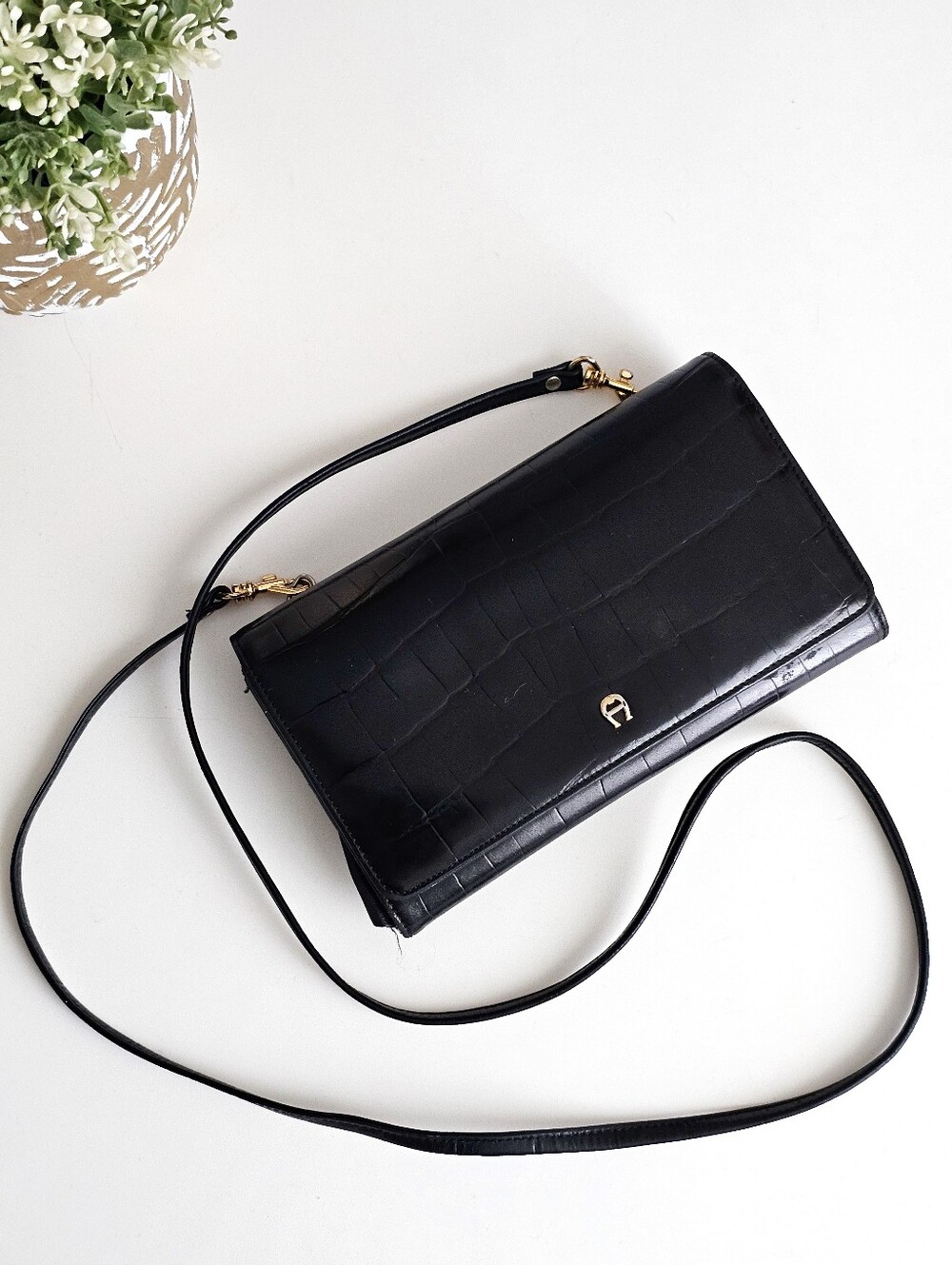 Vintage Etienne Aigner Black Croc Embossed Cowhide Leather Crossbody Wallet